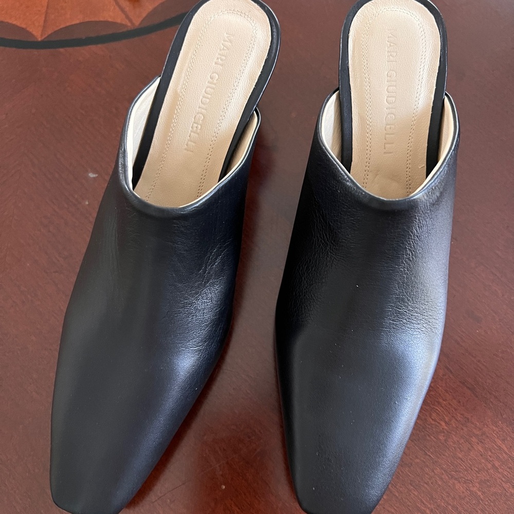 Mari Giudicelli Black Leather Mules